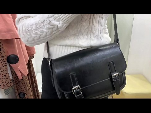 ❤️ Verejná masturbácia mladej sučky FeralBerry s robertkom v skúšobnej miestnosti ️ Šukanie video na porno sk.hellporno-com.ru ❌️❤